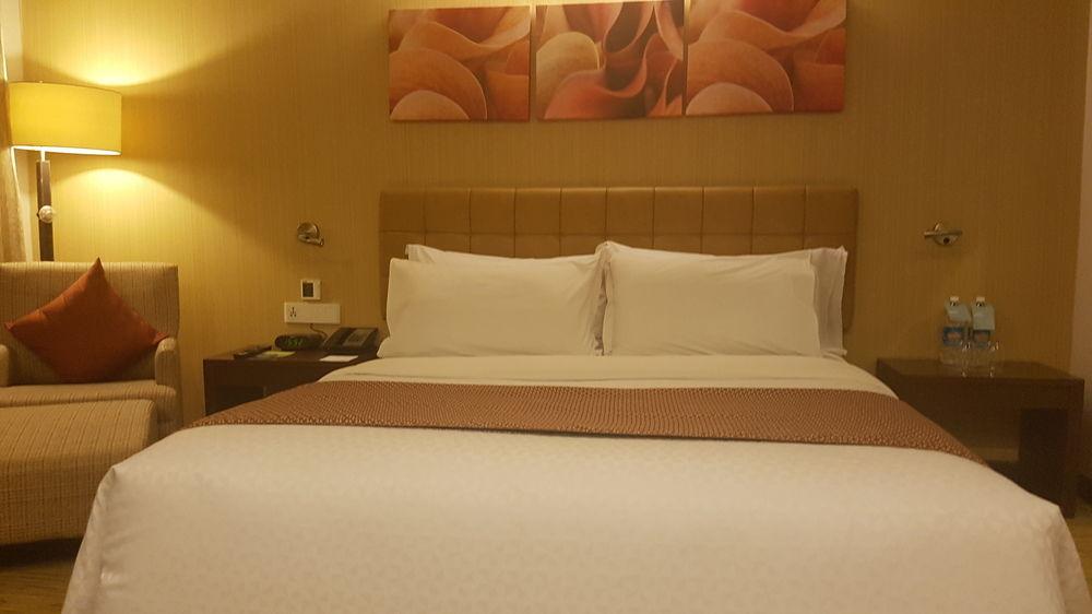 Four Points By Sheraton Hotel And Serviced Apartments Púna Kültér fotó