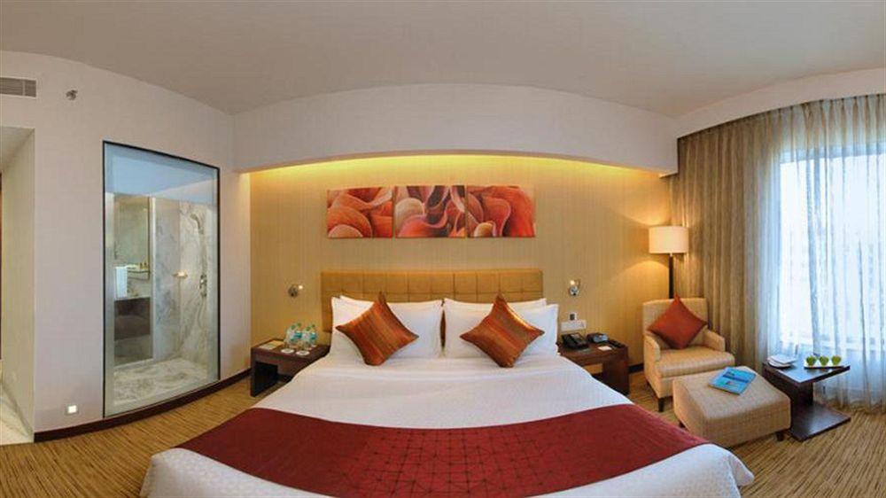 Four Points By Sheraton Hotel And Serviced Apartments Púna Kültér fotó