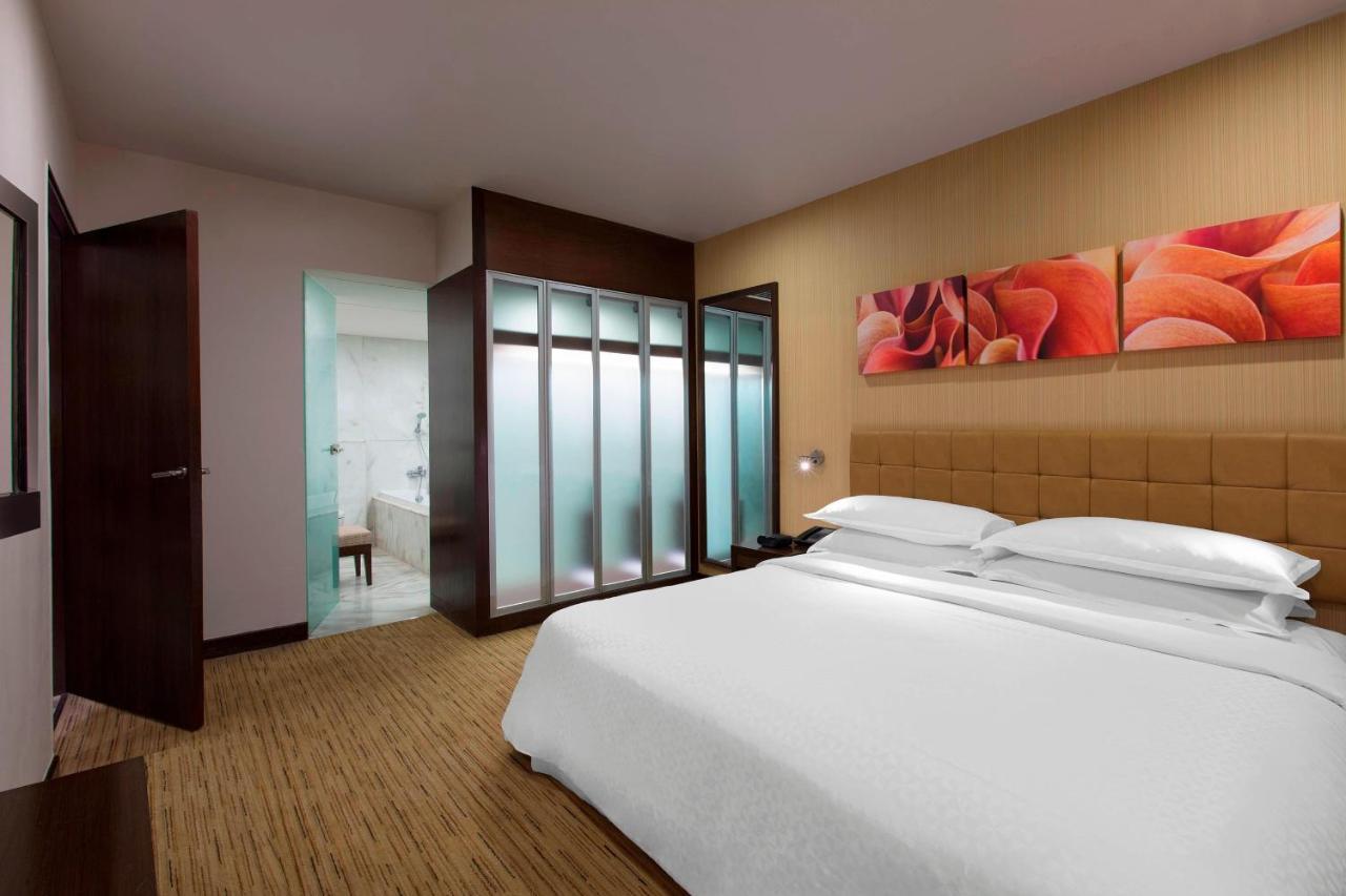 Four Points By Sheraton Hotel And Serviced Apartments Púna Kültér fotó