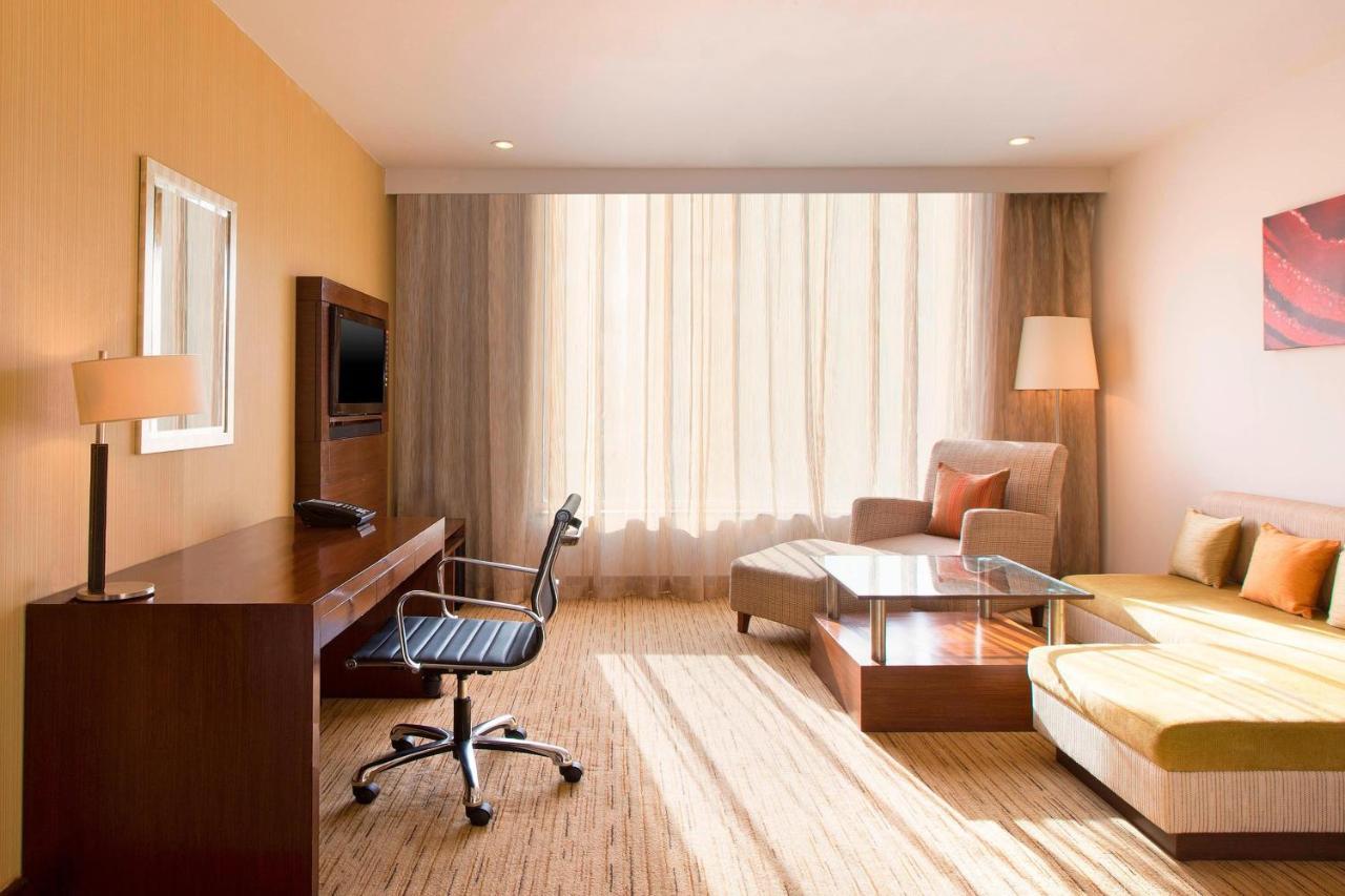 Four Points By Sheraton Hotel And Serviced Apartments Púna Kültér fotó
