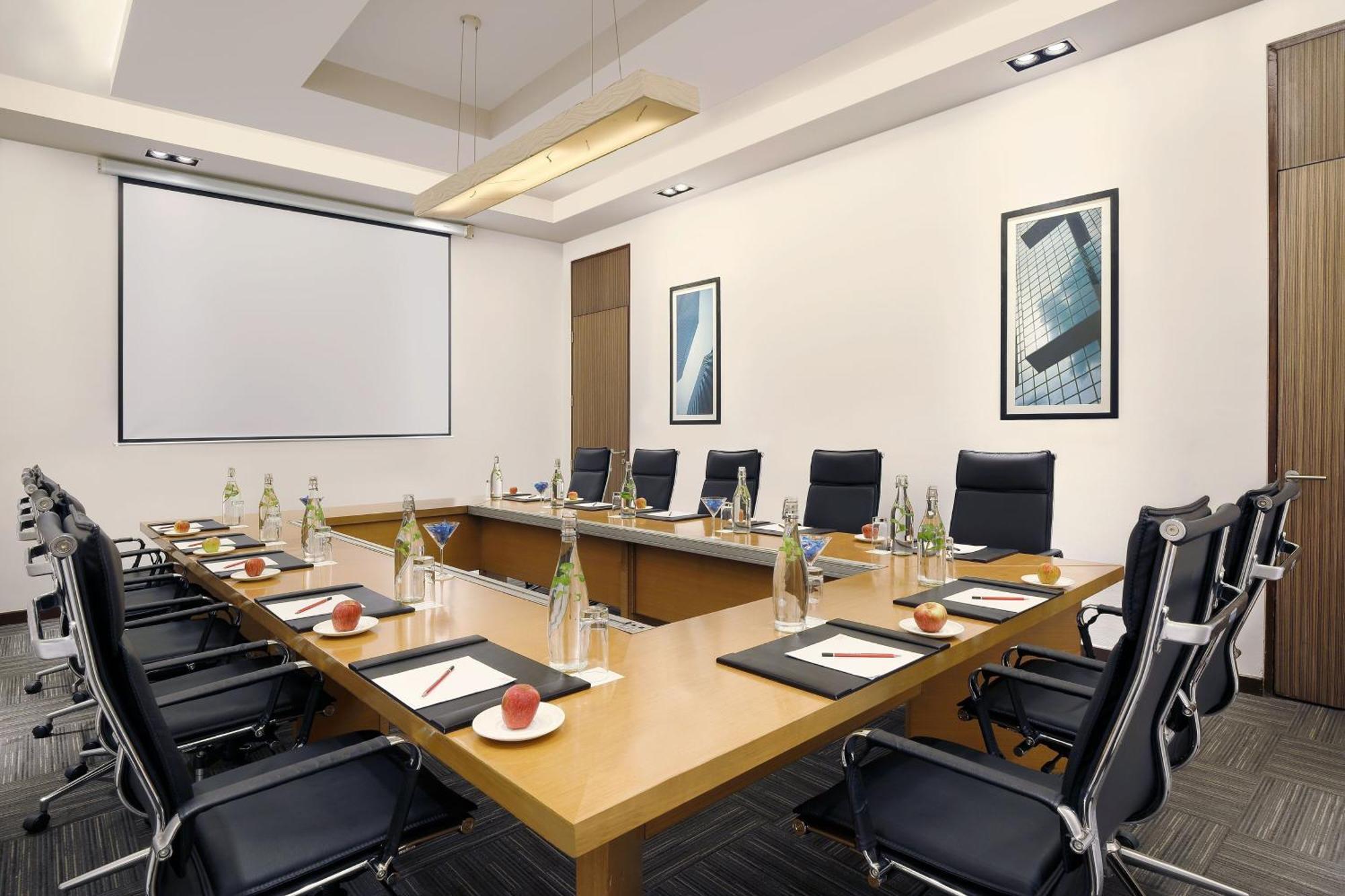Four Points By Sheraton Hotel And Serviced Apartments Púna Kültér fotó