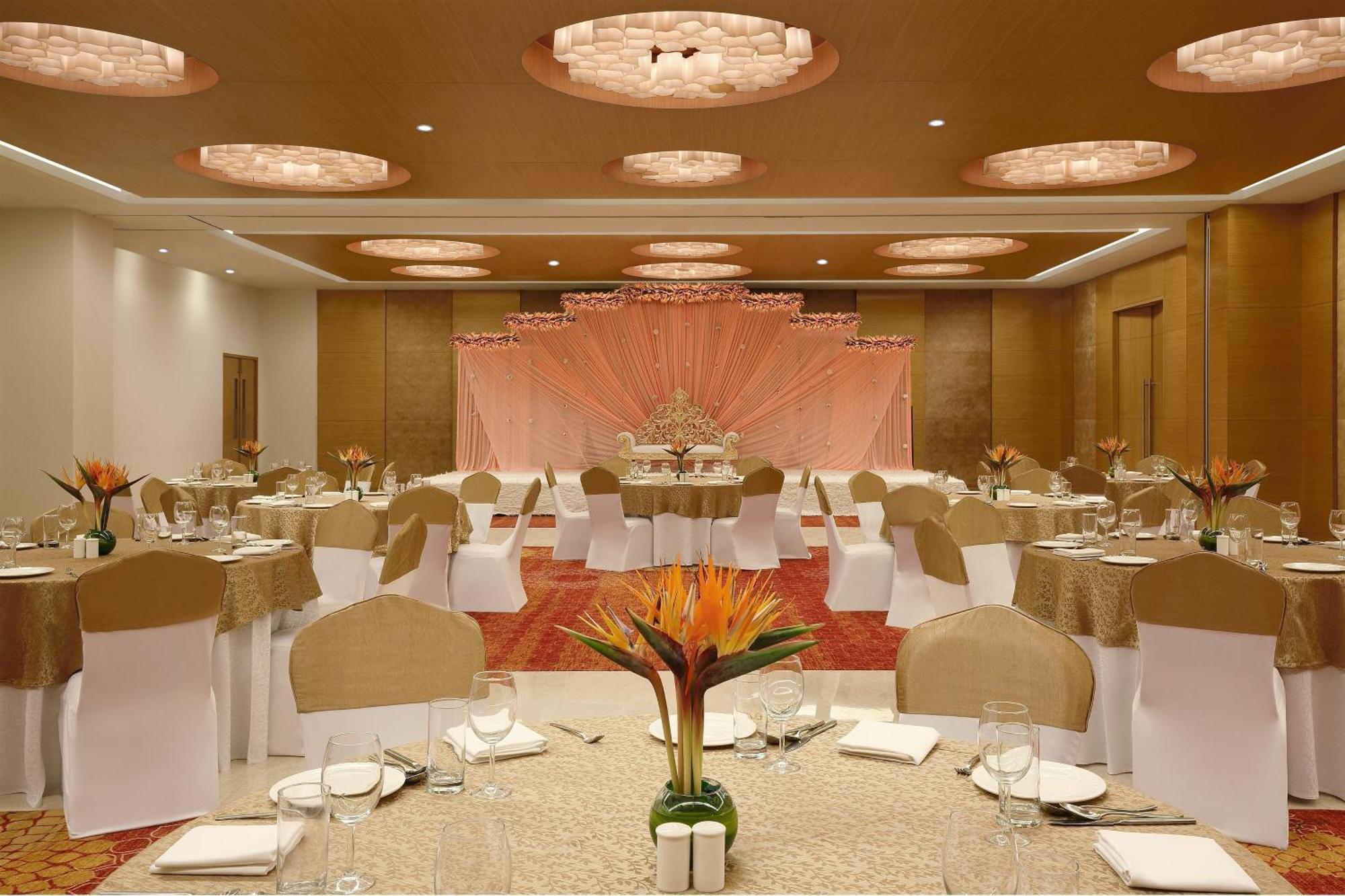 Four Points By Sheraton Hotel And Serviced Apartments Púna Kültér fotó