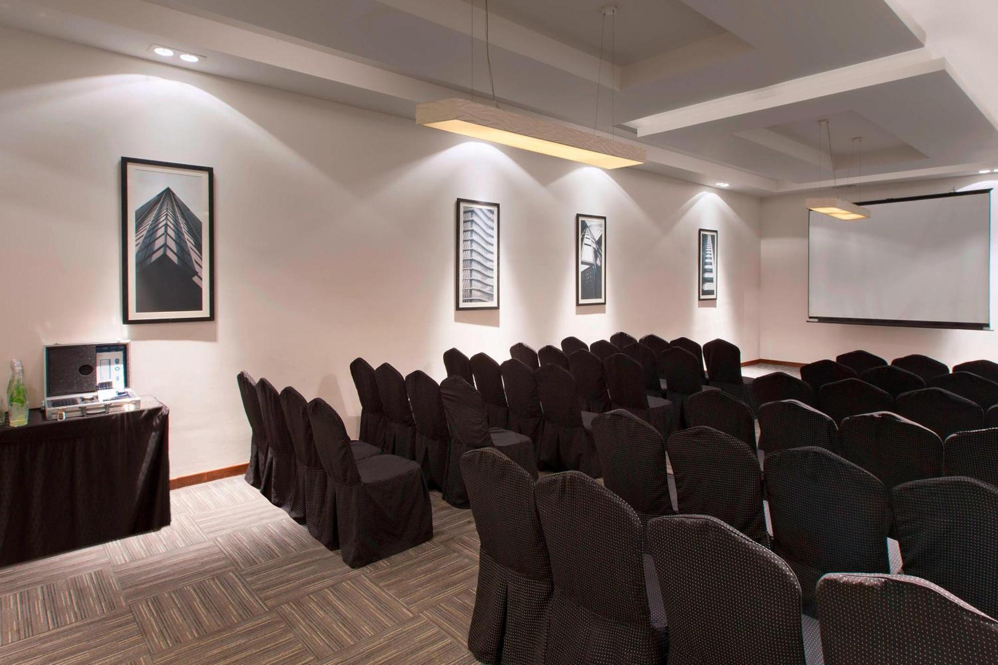 Four Points By Sheraton Hotel And Serviced Apartments Púna Kültér fotó