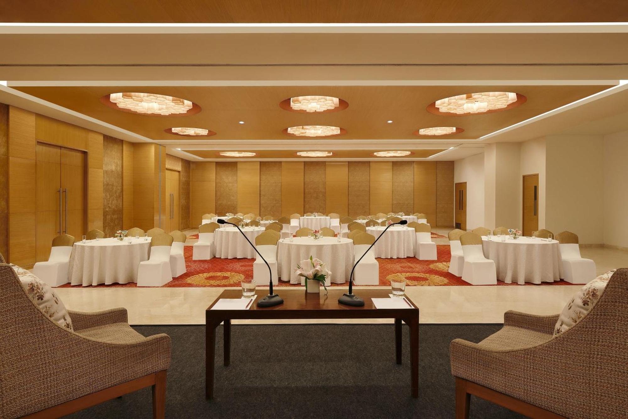 Four Points By Sheraton Hotel And Serviced Apartments Púna Kültér fotó
