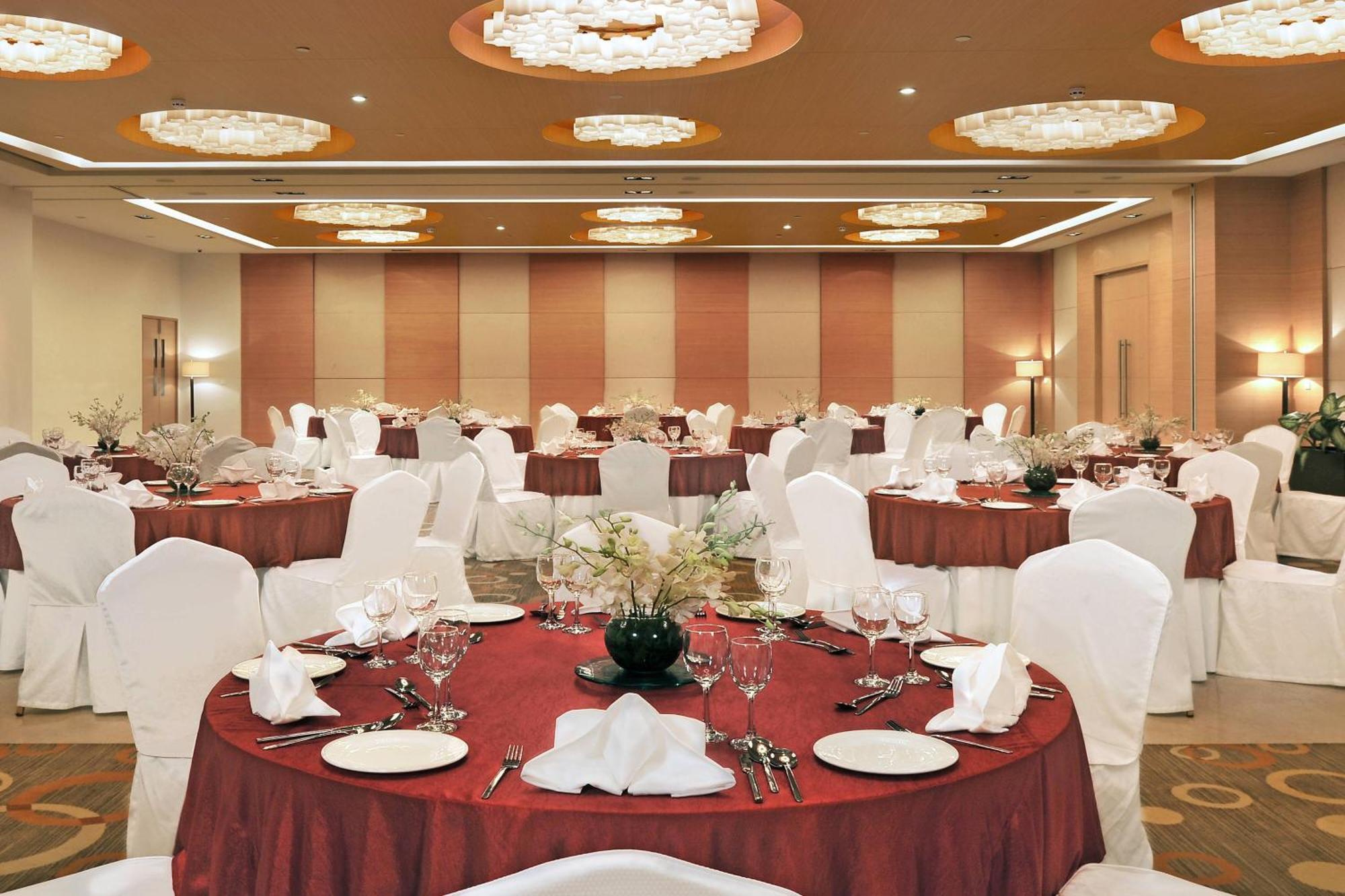 Four Points By Sheraton Hotel And Serviced Apartments Púna Kültér fotó